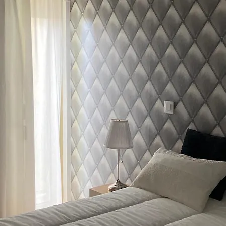 Lisbon Apartment * ליסבון
